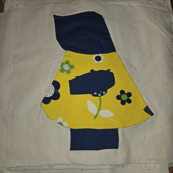 Vintage Sunbonnet Sue Quilt Squares Blocks Lot of 29 Varies Material - Picture 3 of 7
